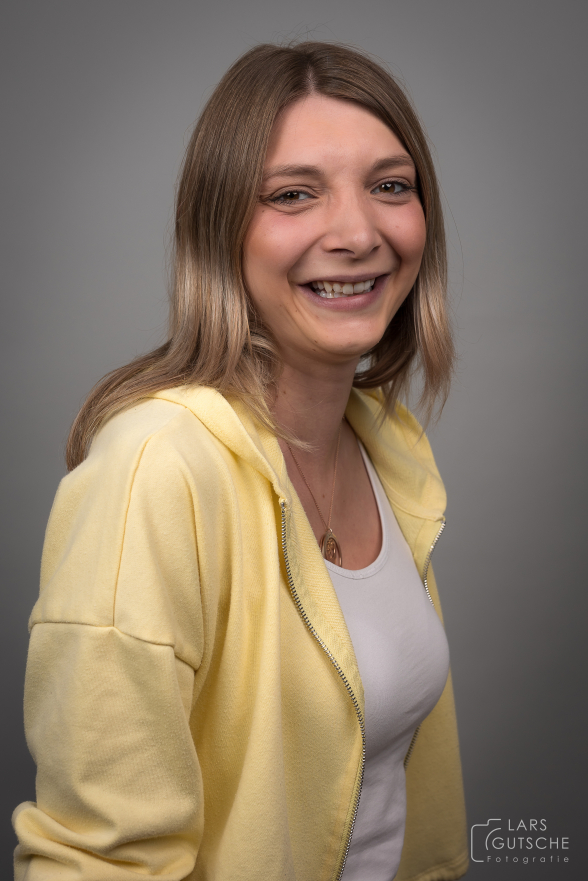  Staatsexamen M&auml;rz 2016 
 K-Taping Therapeutin 
 Babymassage und Babygymnastik 
 Arbeit mit Sch&uuml;sslersalzen 
 Nachsorge 
 Tel.: 0172 -...